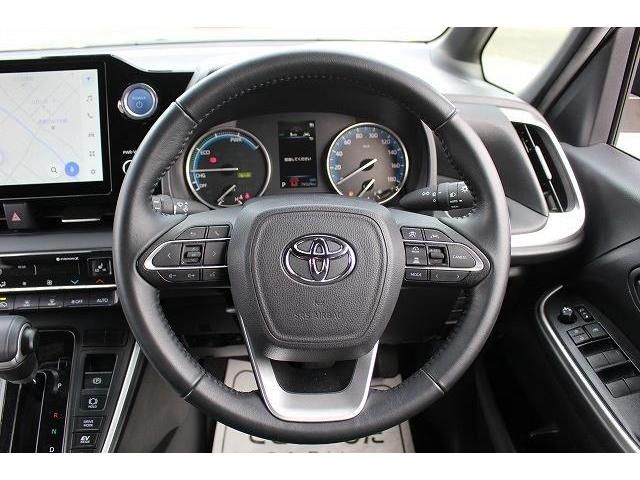 TOYOTA NOAH HYBRID 2022