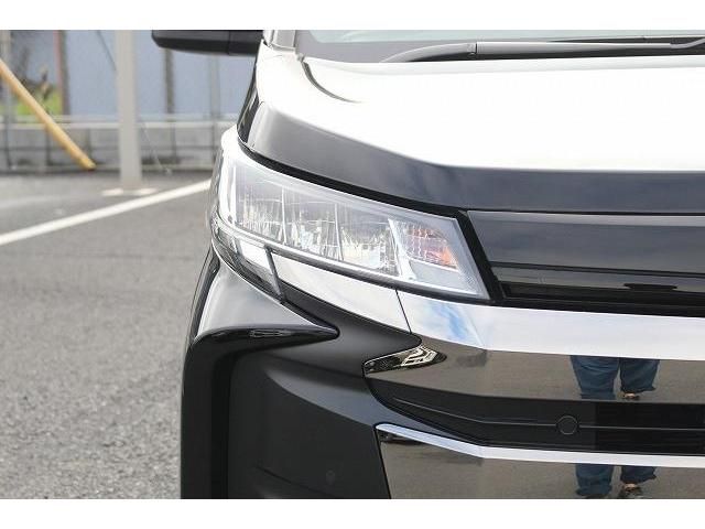 TOYOTA NOAH HYBRID 2022