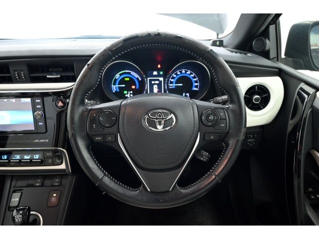 TOYOTA AURIS HYBRID 2016