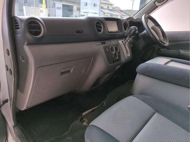 NISSAN NV350 CARAVAN 2012