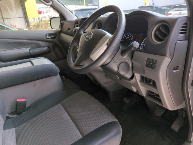 NISSAN NV350 CARAVAN 2012