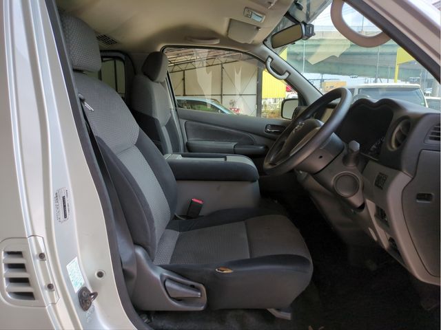 NISSAN NV350 CARAVAN 2012