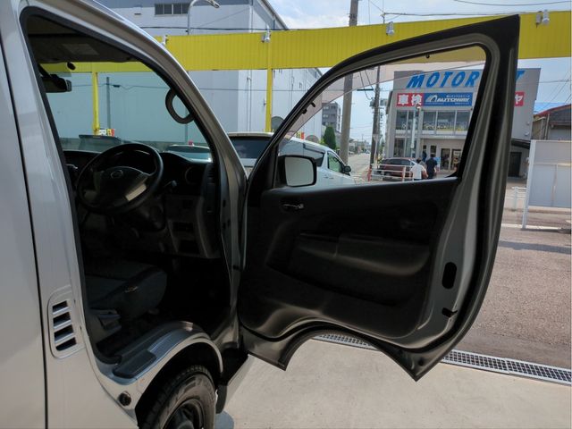 NISSAN NV350 CARAVAN 2012