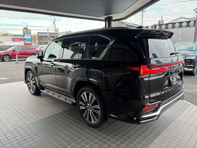 TOYOTA LEXUS LX600 2025