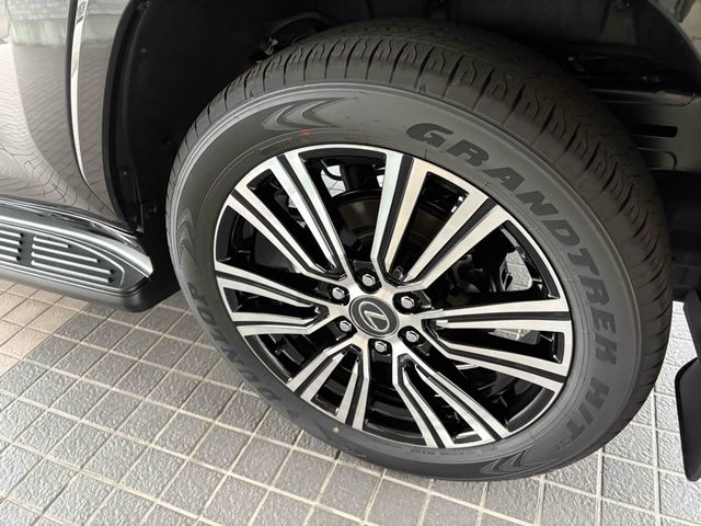 TOYOTA LEXUS LX600 2025