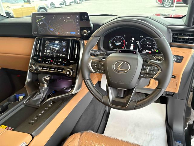 TOYOTA LEXUS LX600 2025