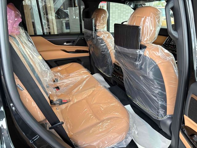 TOYOTA LEXUS LX600 2025