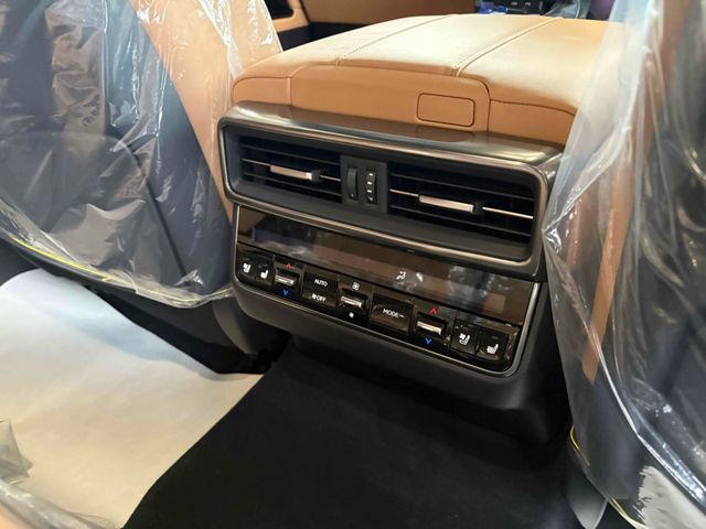 TOYOTA LEXUS LX600 2025