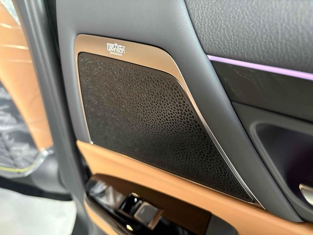 TOYOTA LEXUS LX600 2025