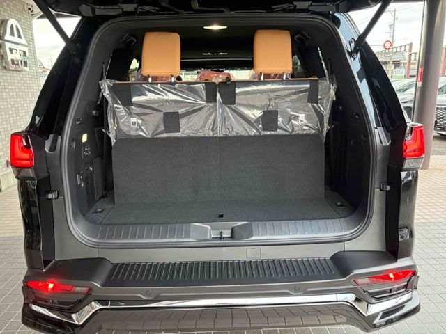 TOYOTA LEXUS LX600 2025