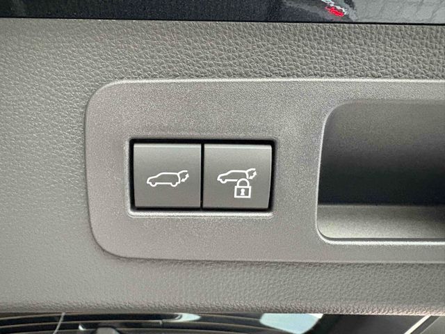 TOYOTA LEXUS LX600 2025