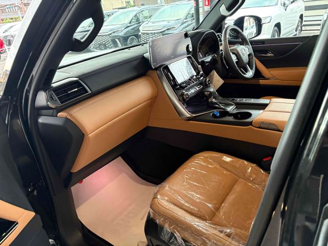 TOYOTA LEXUS LX600 2025