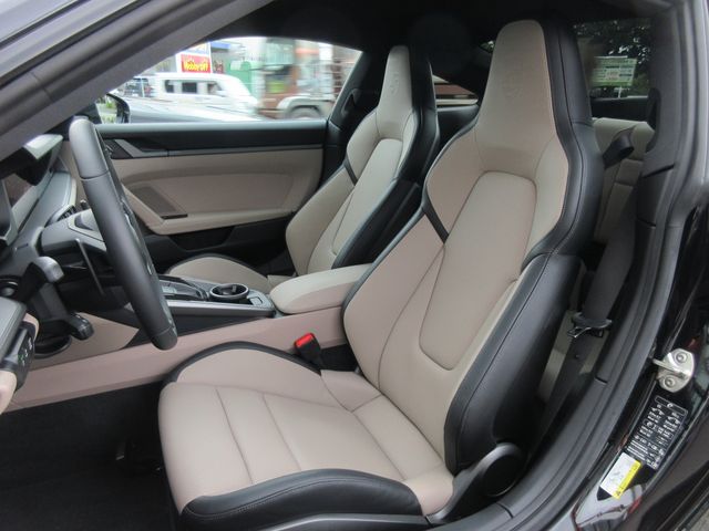 PORSCHE PORSCHE 911 2025