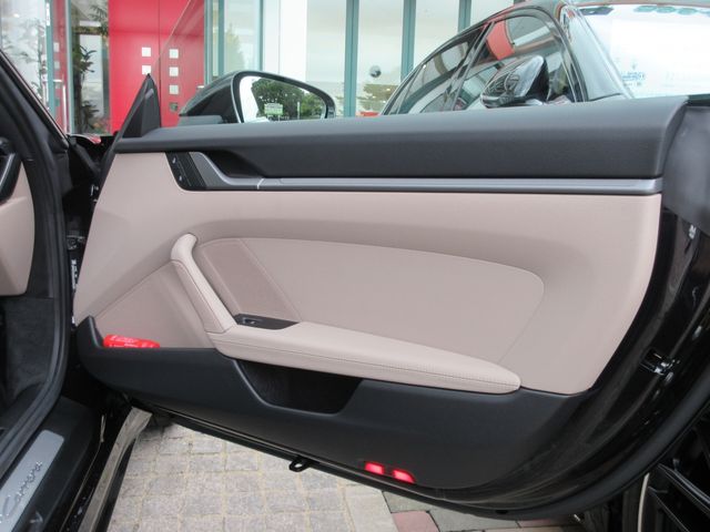 PORSCHE PORSCHE 911 2025