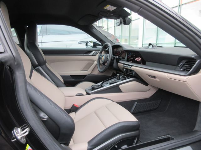 PORSCHE PORSCHE 911 2025