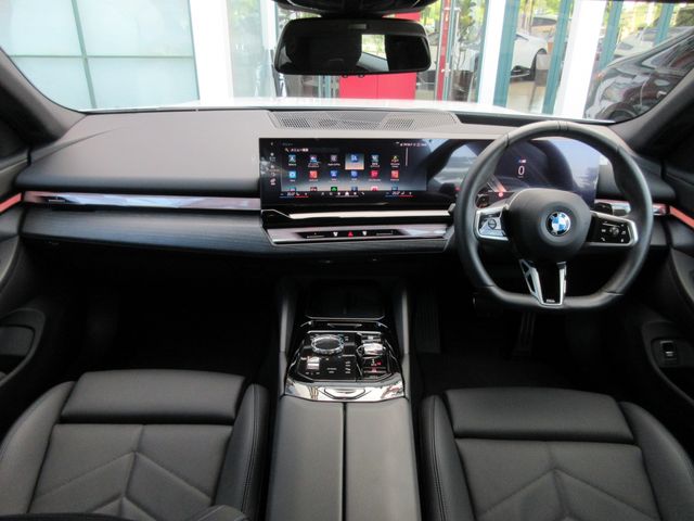 BMW BMW 5series sedan 2025