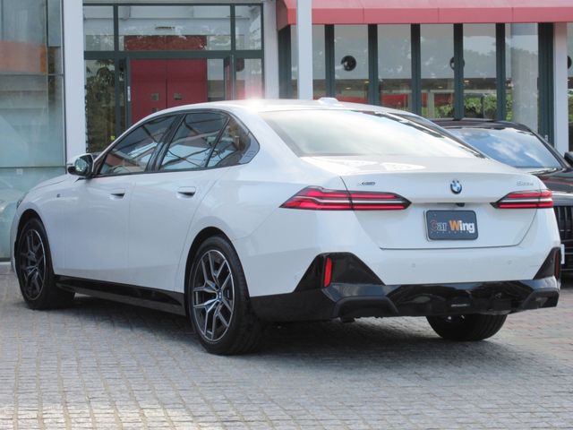 BMW BMW 5series sedan 2025