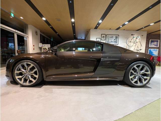 AUDI AUDI R8 2012
