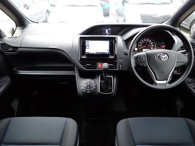 TOYOTA NOAH 2019