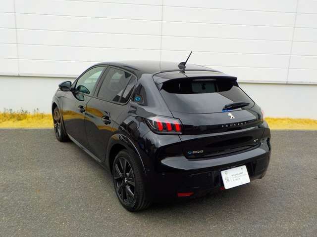 PEUGEOT PEUGEOT e-208 2023