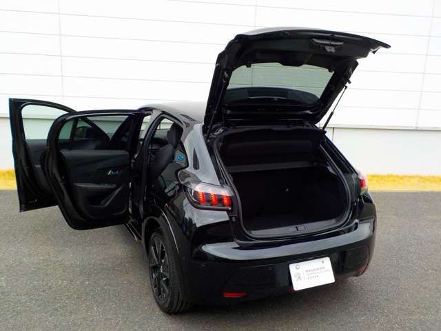 PEUGEOT PEUGEOT e-208 2023