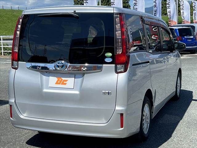 TOYOTA NOAH HYBRID 2014
