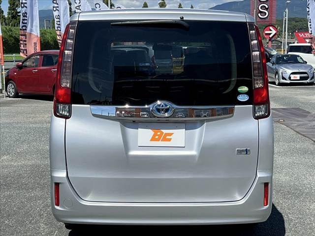 TOYOTA NOAH HYBRID 2014