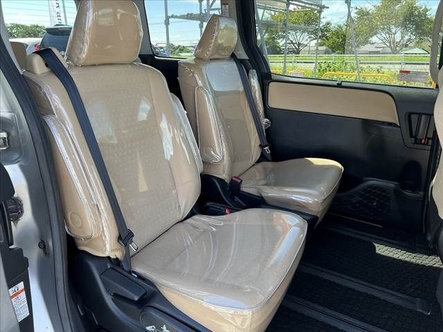 TOYOTA NOAH HYBRID 2014