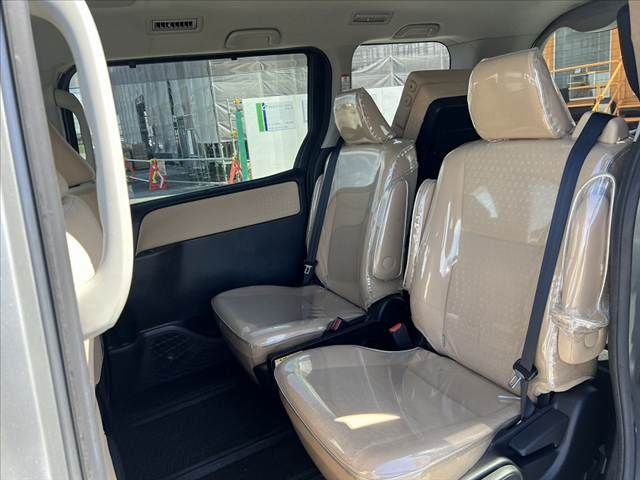 TOYOTA NOAH HYBRID 2014