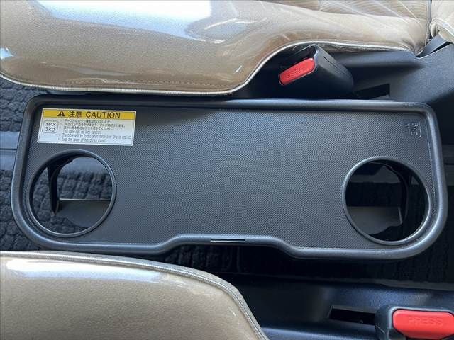 TOYOTA NOAH HYBRID 2014