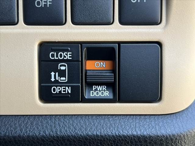 TOYOTA NOAH HYBRID 2014