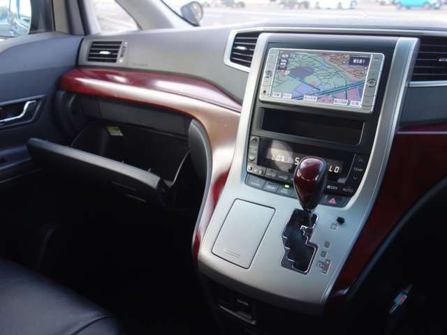 TOYOTA ALPHARD 4WD 2009