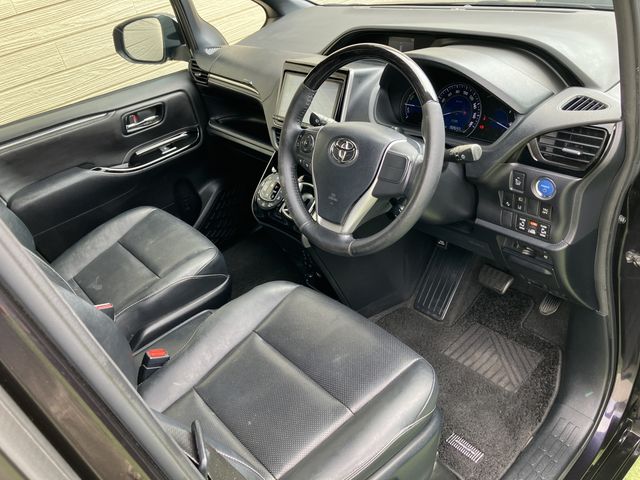 TOYOTA ESQUIRE HYBRID 2018