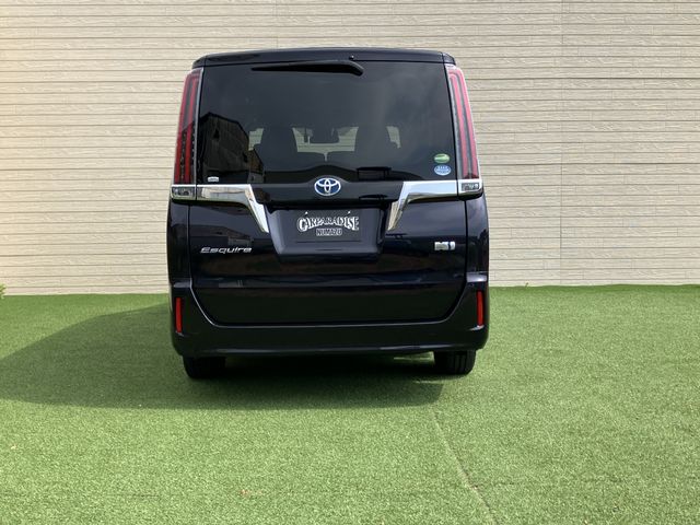 TOYOTA ESQUIRE HYBRID 2018