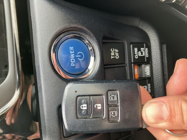 TOYOTA ESQUIRE HYBRID 2018