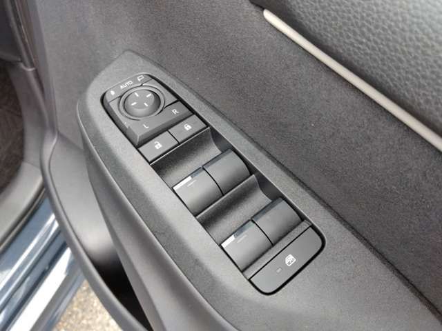 TOYOTA YARIS HYBRID 2024