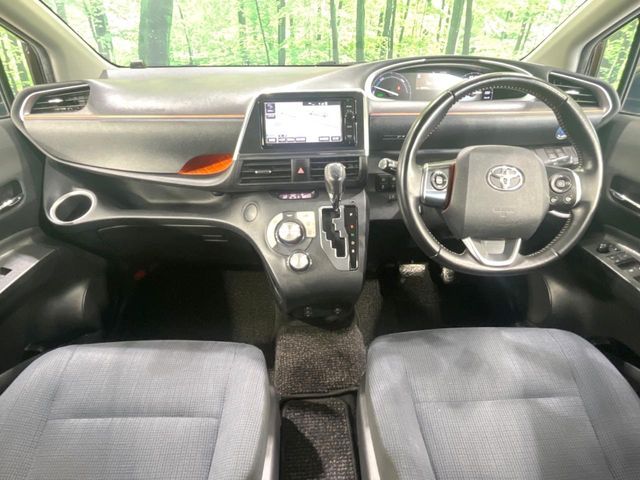 TOYOTA SIENTA HYBRID 2015