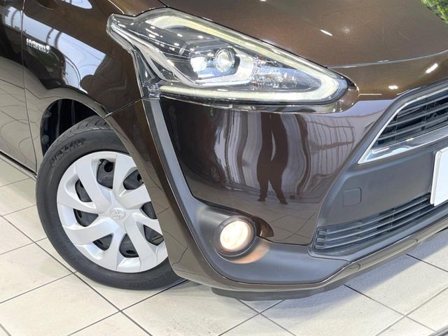 TOYOTA SIENTA HYBRID 2015