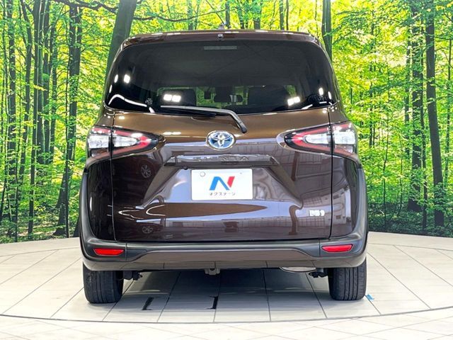 TOYOTA SIENTA HYBRID 2015