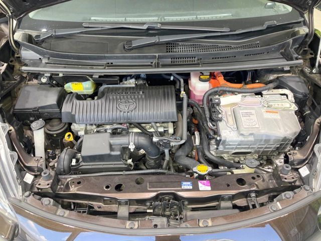 TOYOTA SIENTA HYBRID 2015