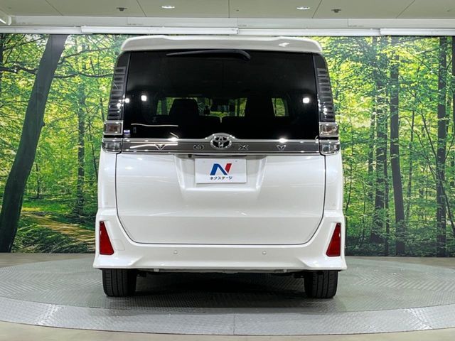 TOYOTA VOXY 2021
