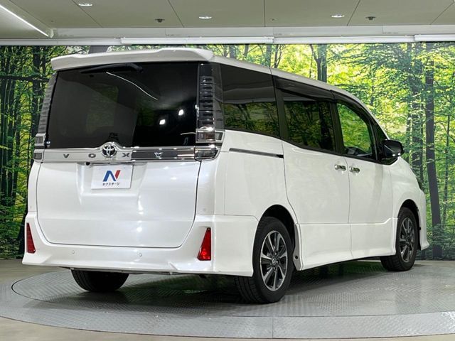 TOYOTA VOXY 2021