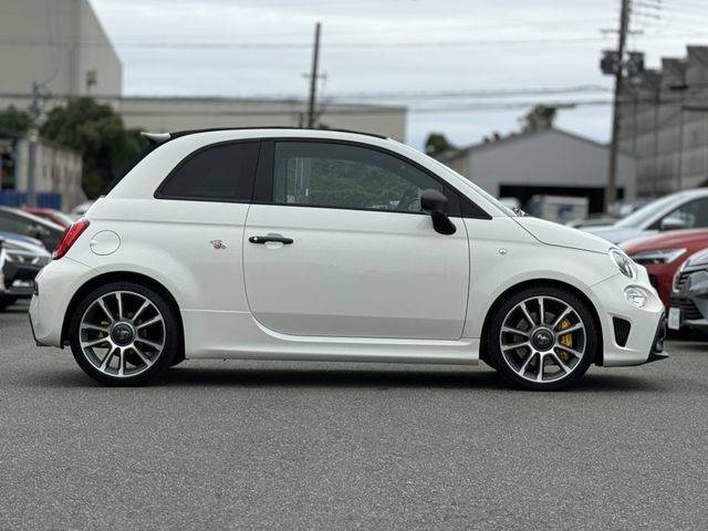 FIAT ABARTH 695C 2024