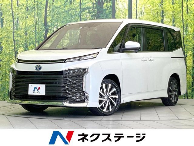 TOYOTA VOXY HYBRID 2023