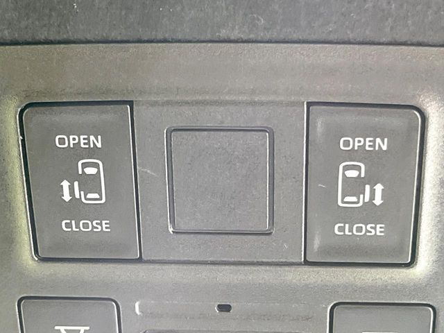 TOYOTA VOXY HYBRID 2023