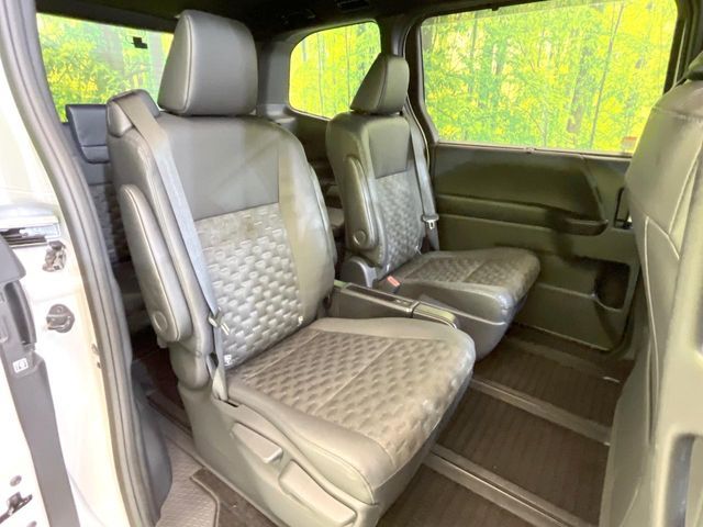 TOYOTA VOXY HYBRID 2023