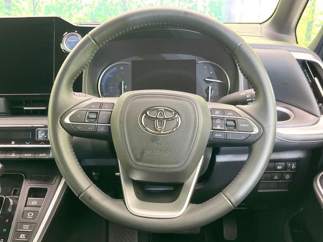 TOYOTA VOXY HYBRID 2023