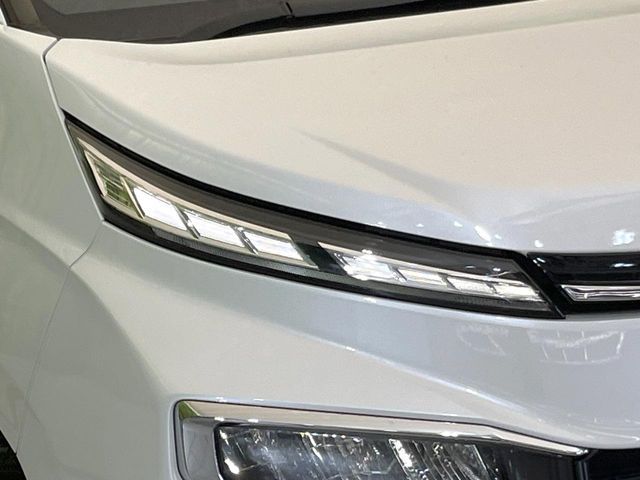 TOYOTA VOXY HYBRID 2023