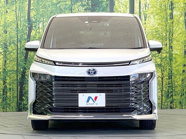 TOYOTA VOXY HYBRID 2023