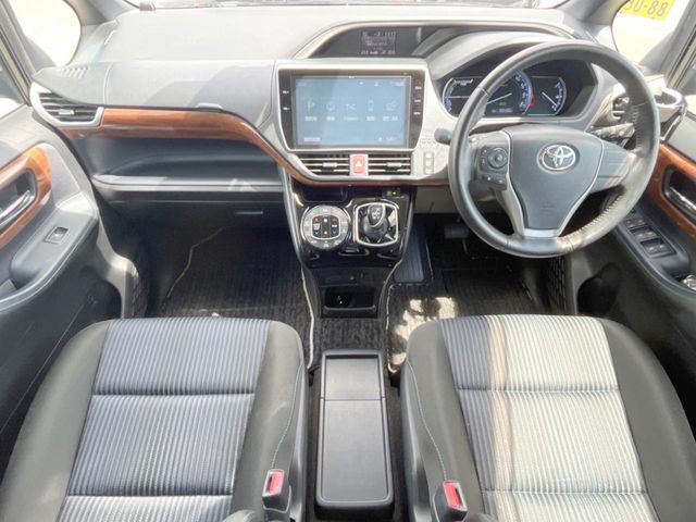 TOYOTA VOXY HYBRID 2016